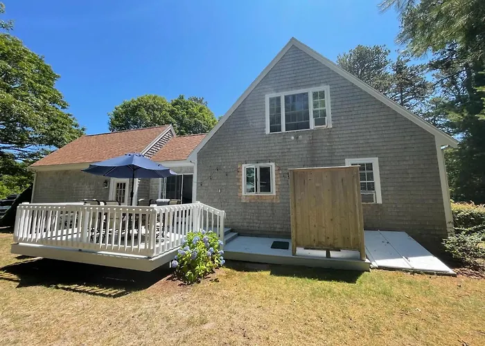Cozy Bungalow Close To Downtown